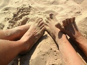 Füße Infektion am Strand