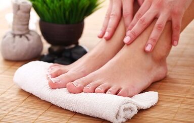 Verhinderung des Aussehens des Pilzes an den Beinen der Beine